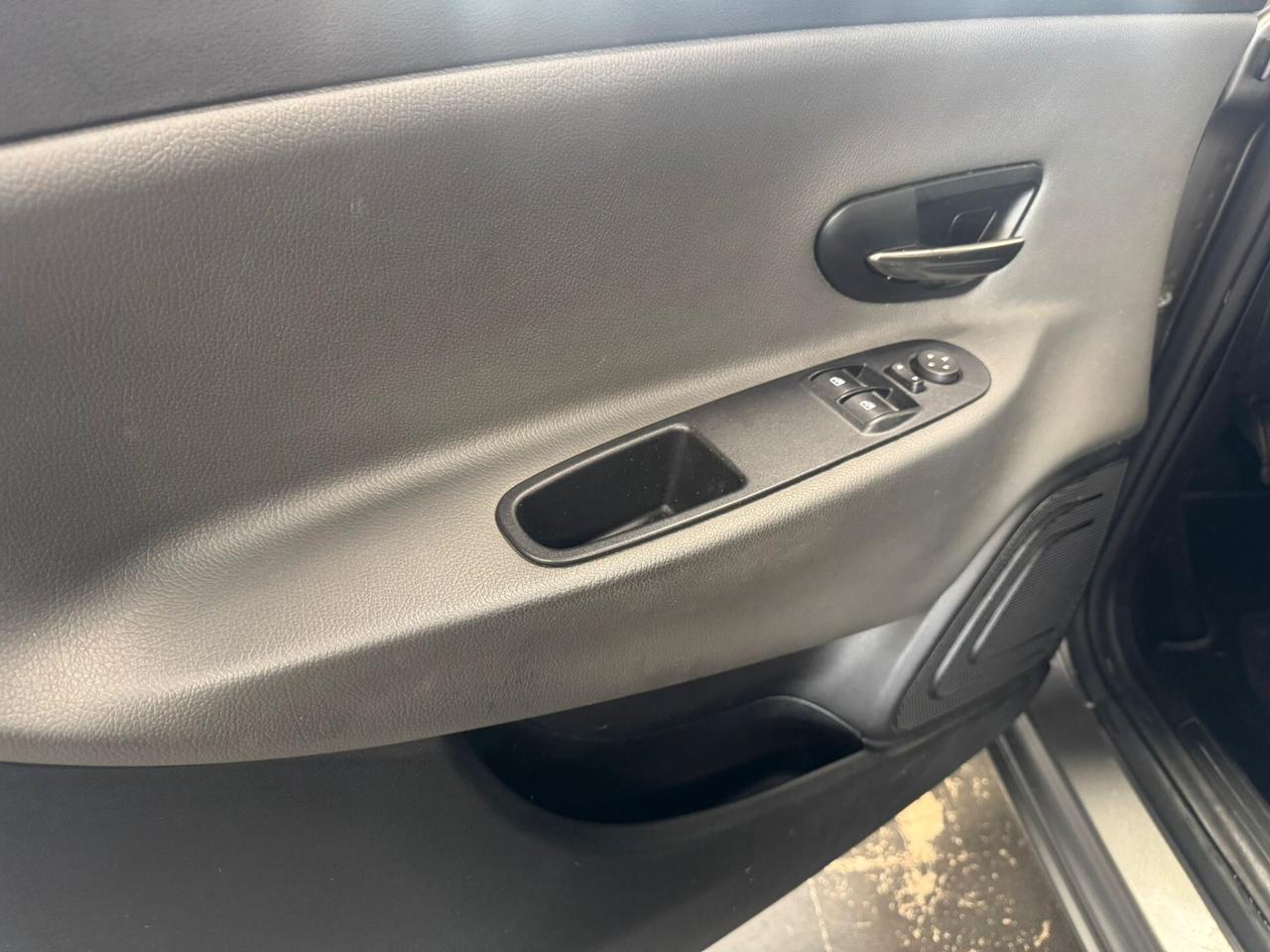 Lancia Ypsilon 1.2 69 CV 5 porte Silver