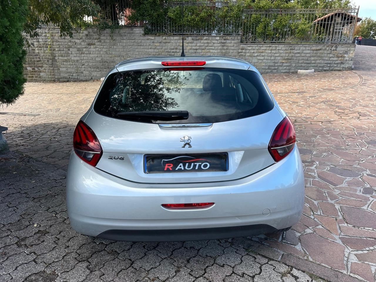 Peugeot 208 BlueHDi 1.4 75 5 porte Allure neopatentati