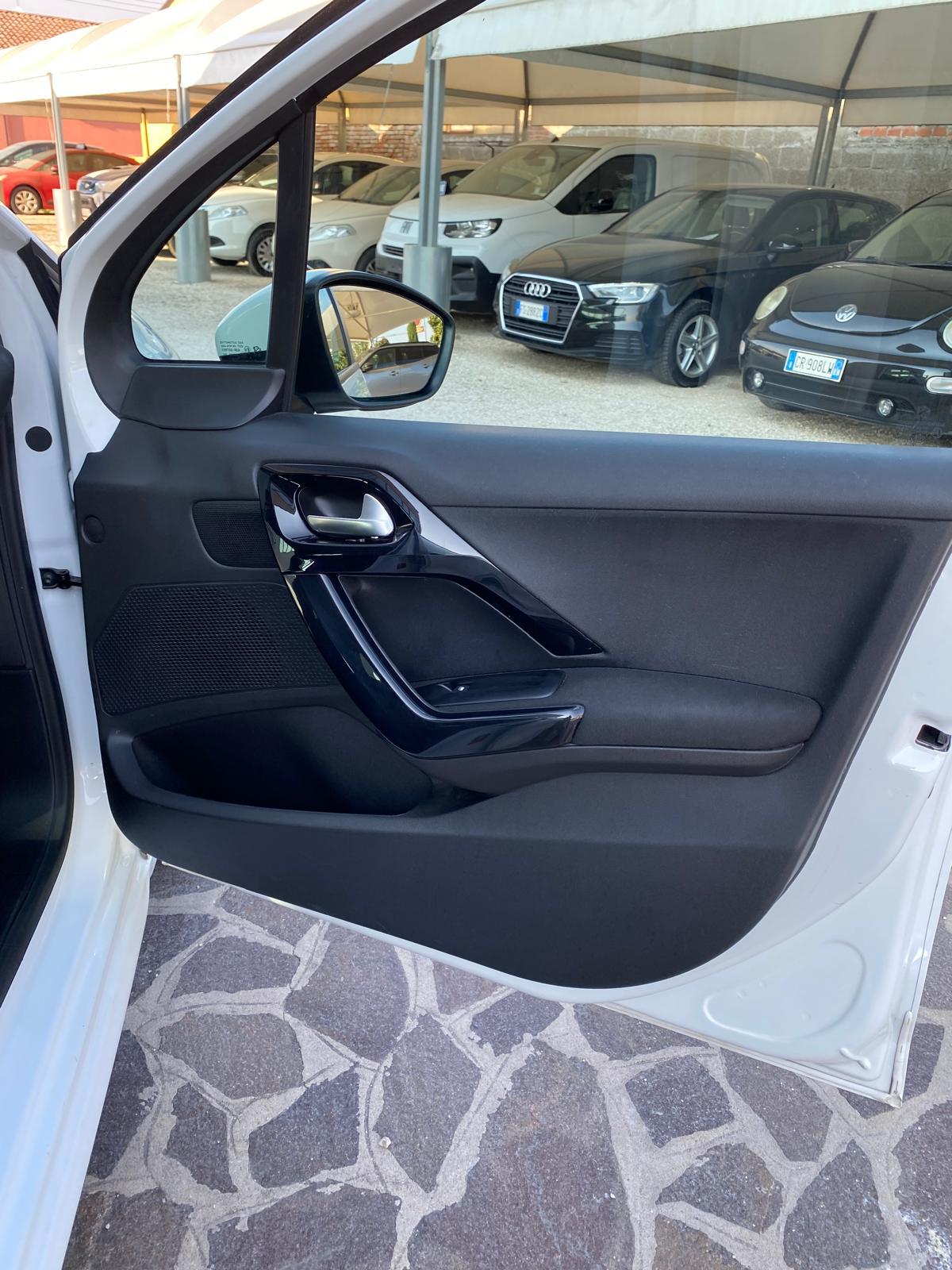 Peugeot 208 5 Porte 208 5p 1.2 puretech Active 82cv