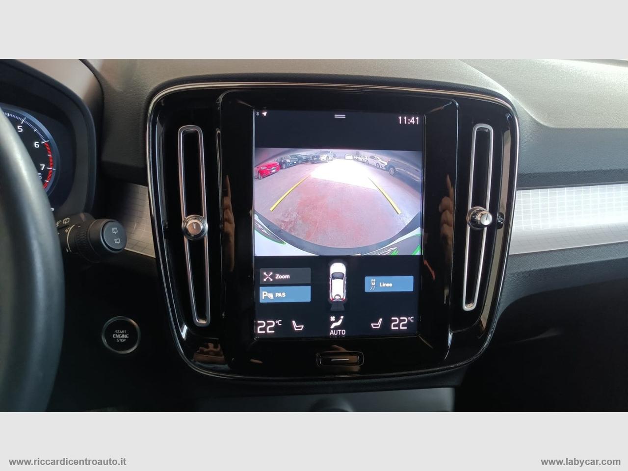 VOLVO XC40 B4 AWD Geartronic Momentum Pro