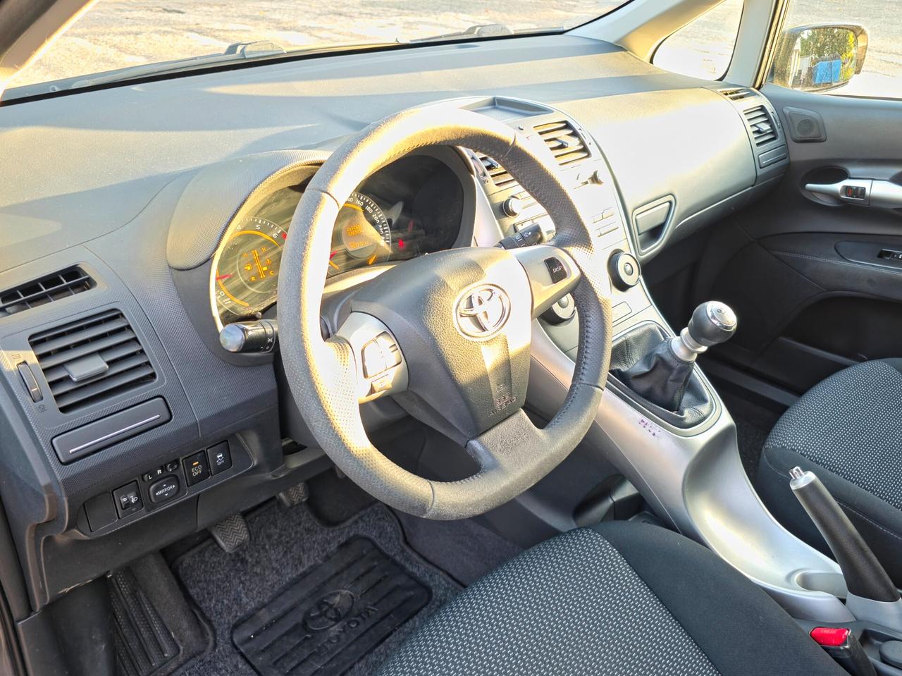 Toyota Auris 1.3 5 porte Sol CV-99 E5 Manuale NEO 2010