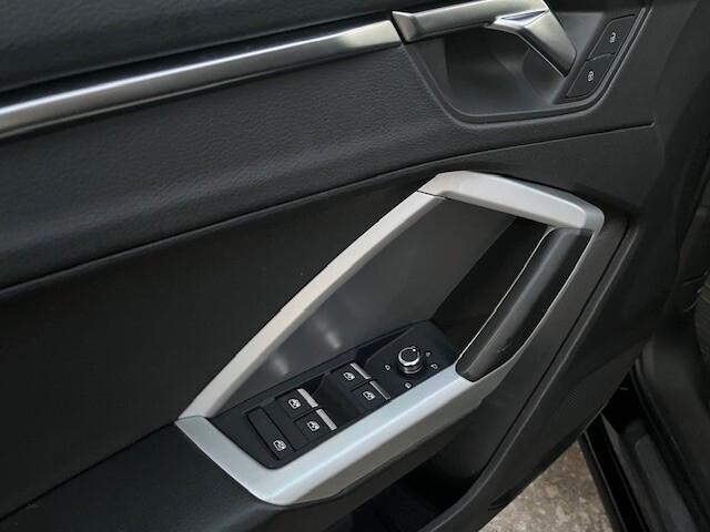 Audi Q3 35 TDI S tronic Business