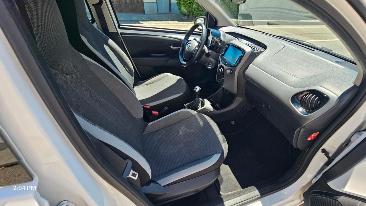Toyota Aygo Connect 1.0 72 CV 5 porte x-play