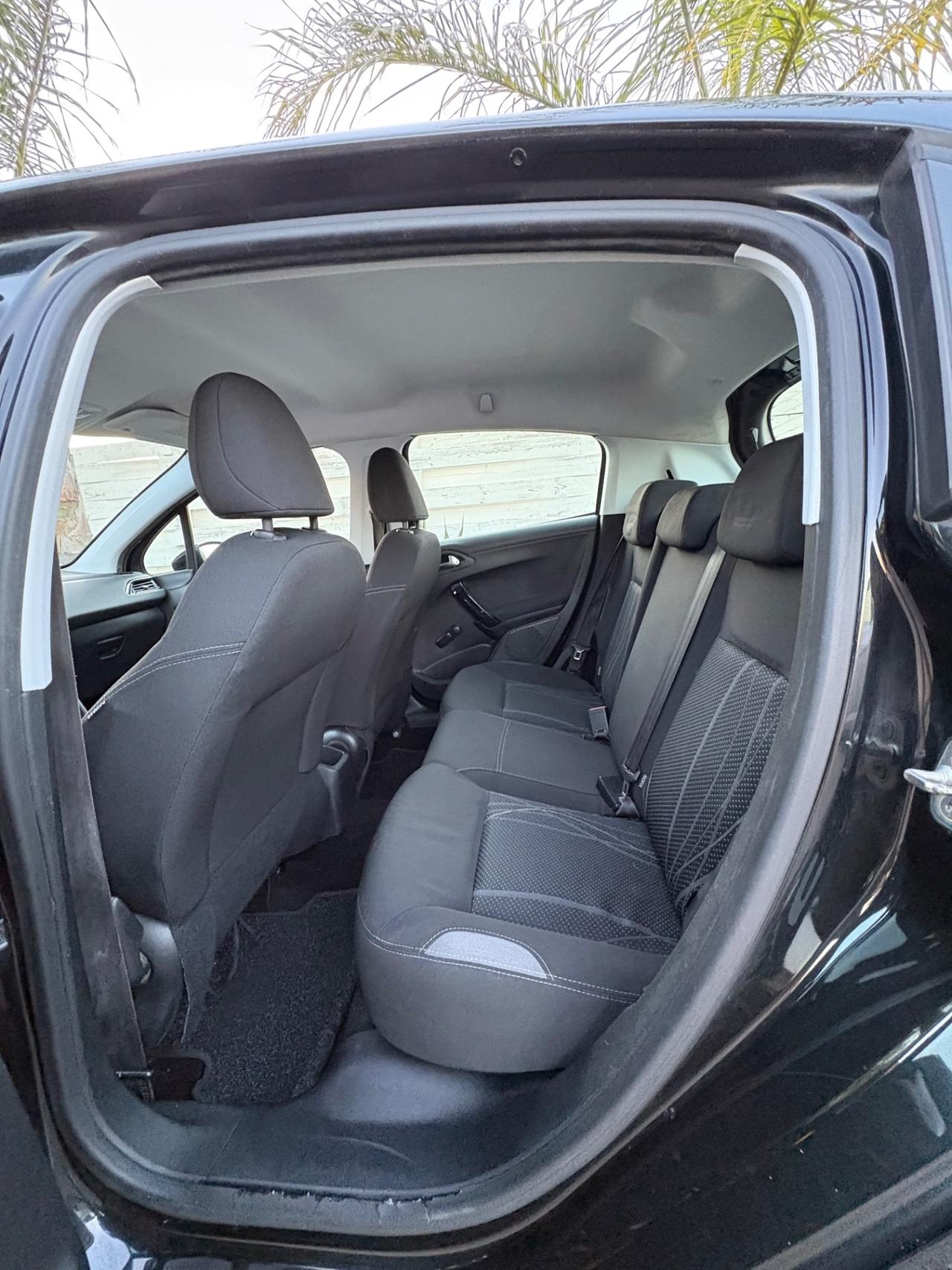 Peugeot 208 1.4 HDi 5 porte tagliando e cinghia ok