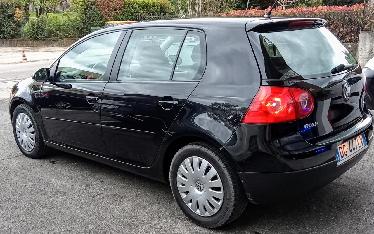 Volkswagen Golf 1.6 16V FSI 5p. Comfortline