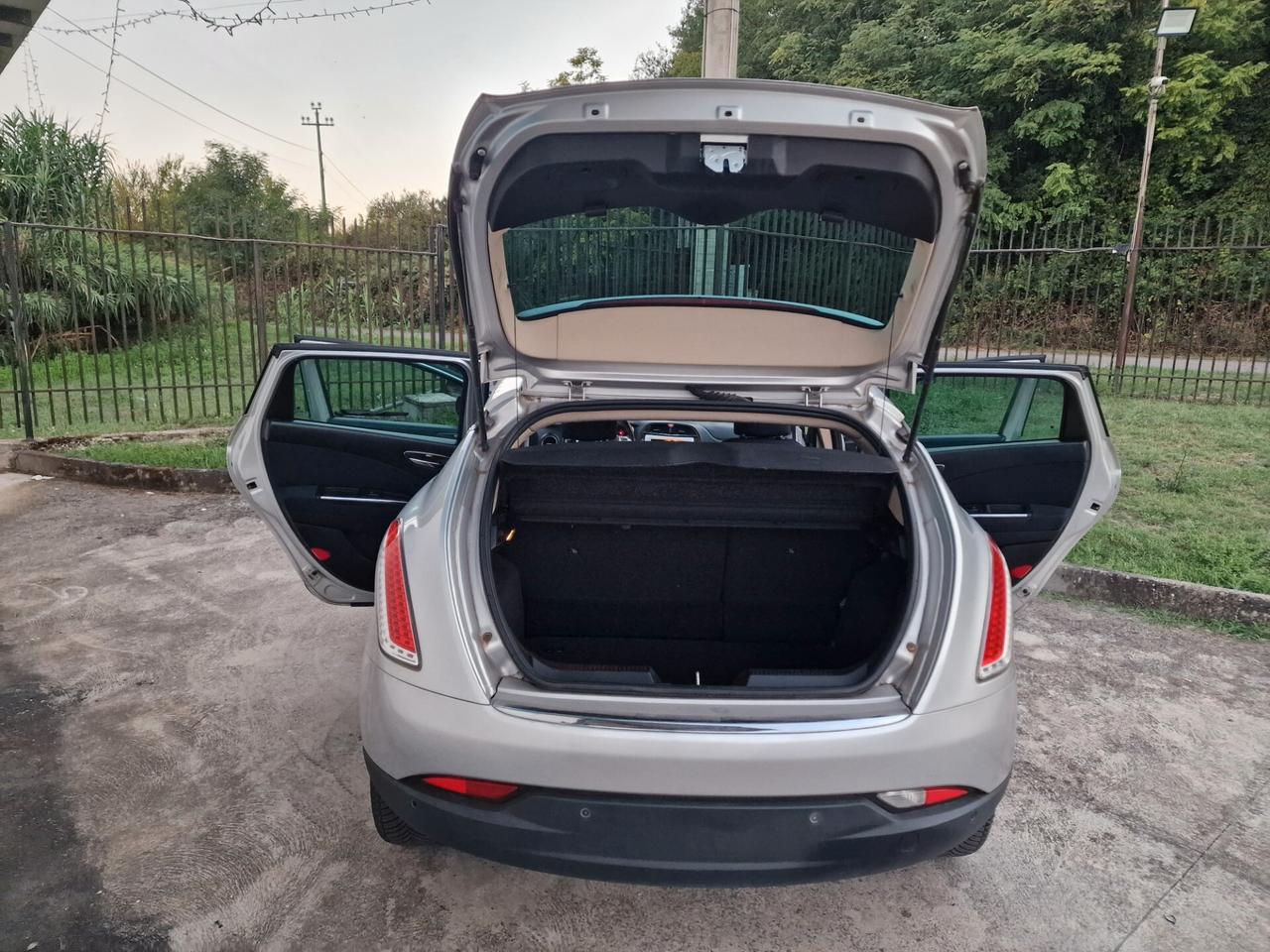 Lancia Delta 1.6 MJT DPF Gold - 2012