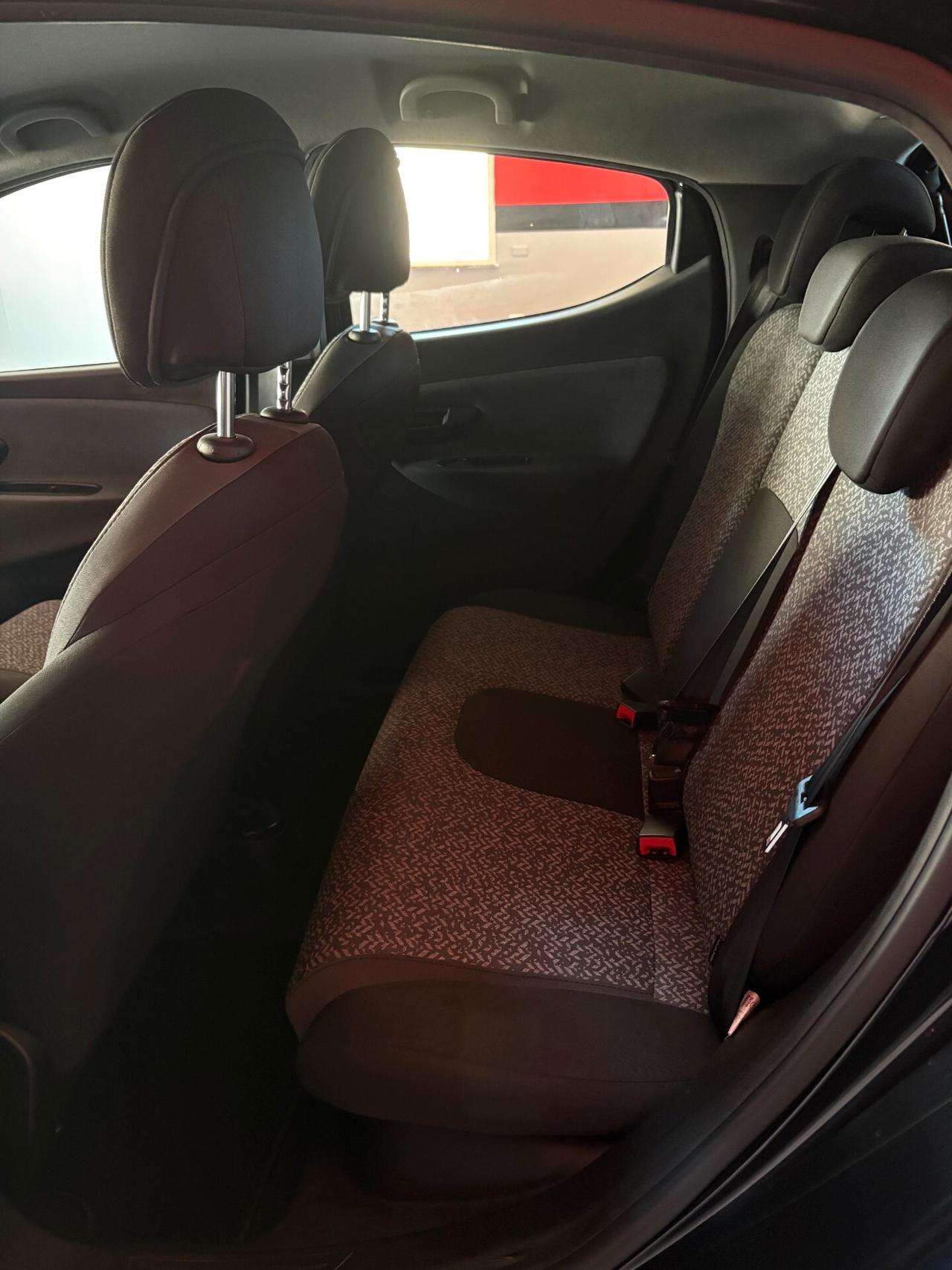 Lancia Ypsilon 1.0 FireFly 5 porte S&S Hybrid Ecochic Silver