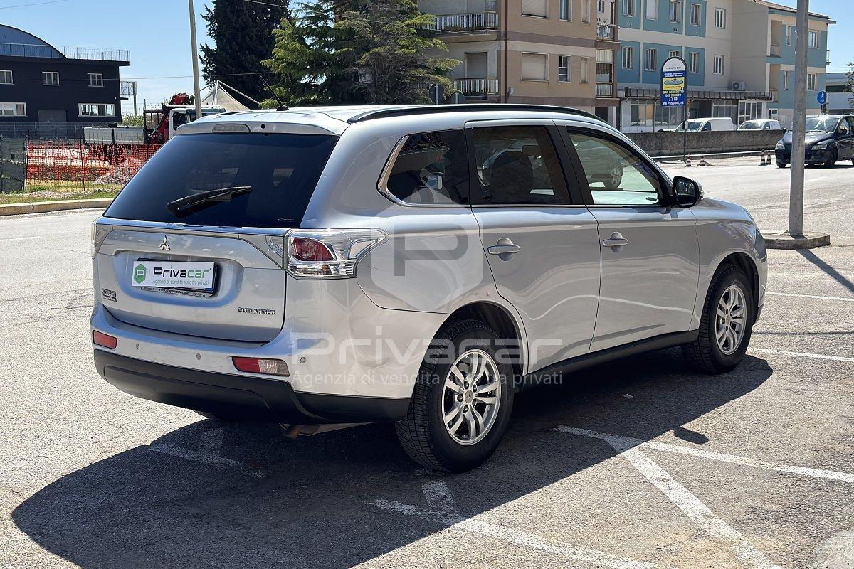 MITSUBISHI Outlander 2.2 DI-D 4WD Intense