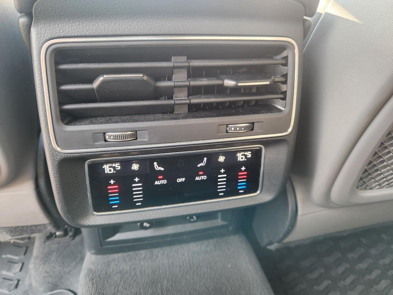 Audi A8 3.0 SLINE