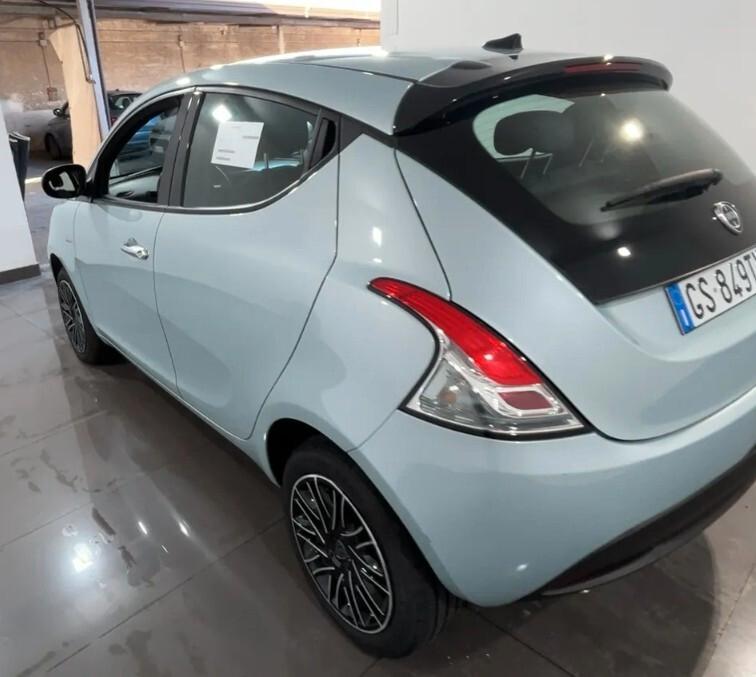 Lancia Ypsilon 1.0 FireFly 5 porte S&S Hybrid Oro