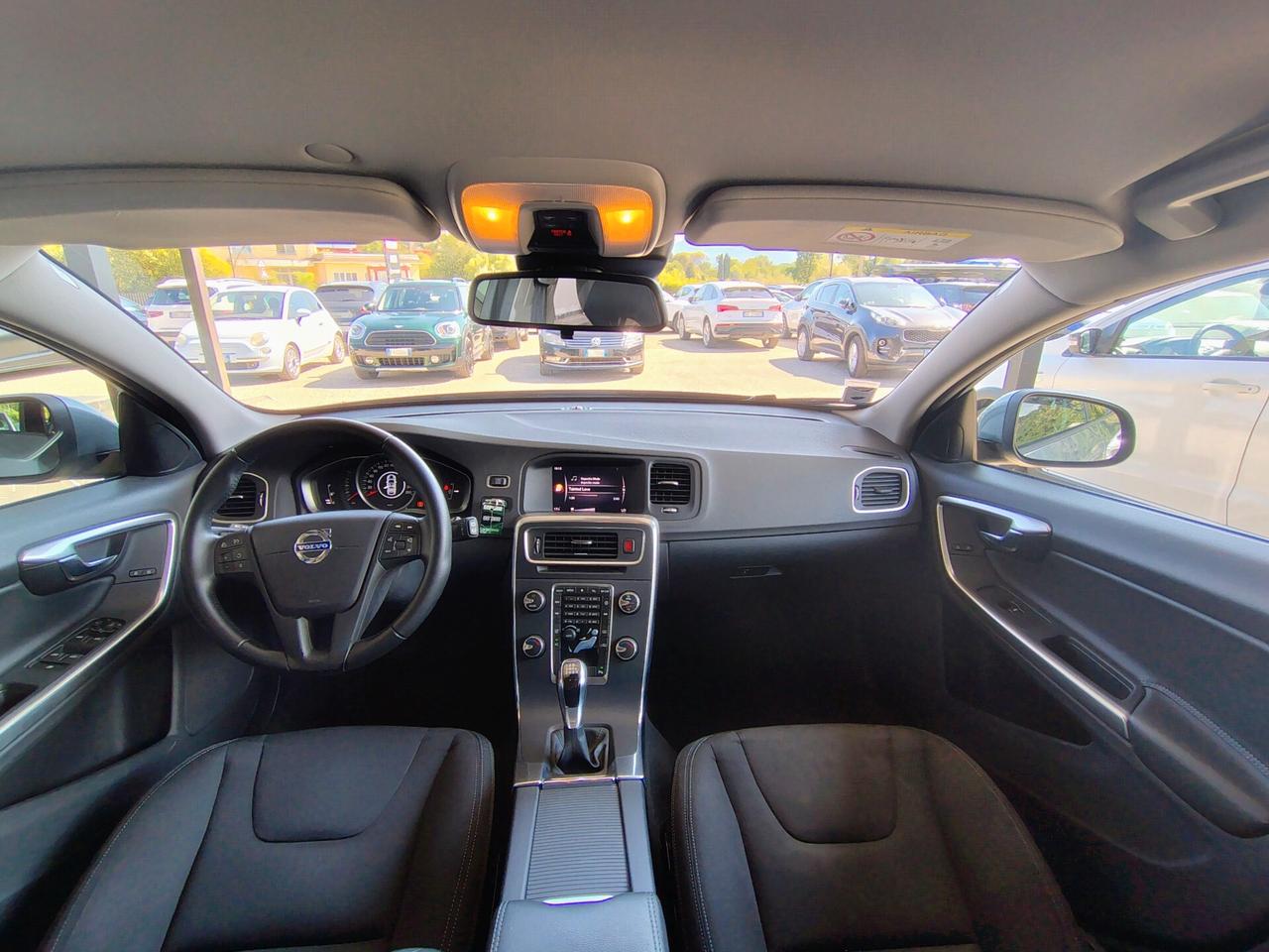 Volvo V60 D2 R-design
