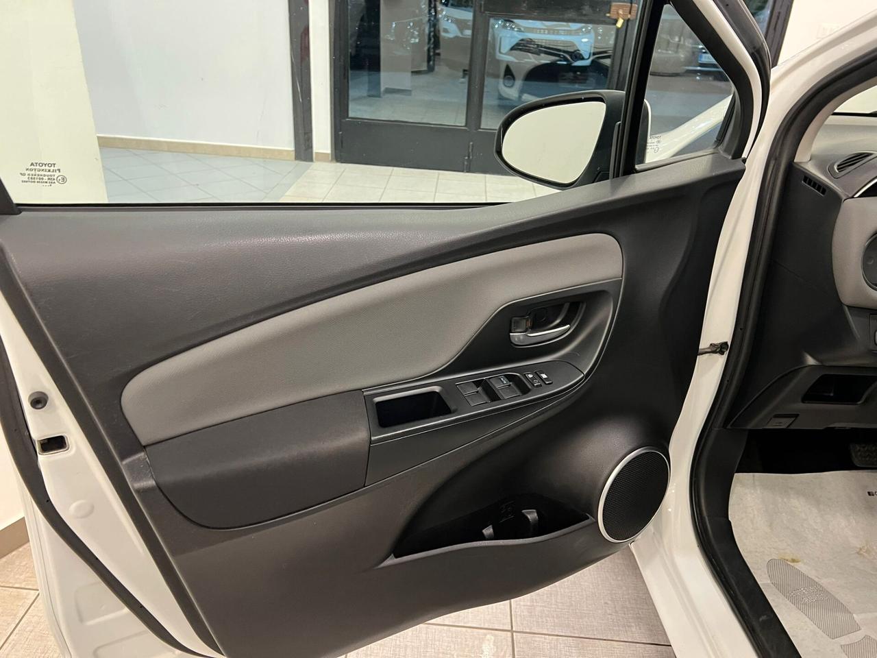 Toyota Yaris 1.5 Hybrid 5p 74cv Active 2017