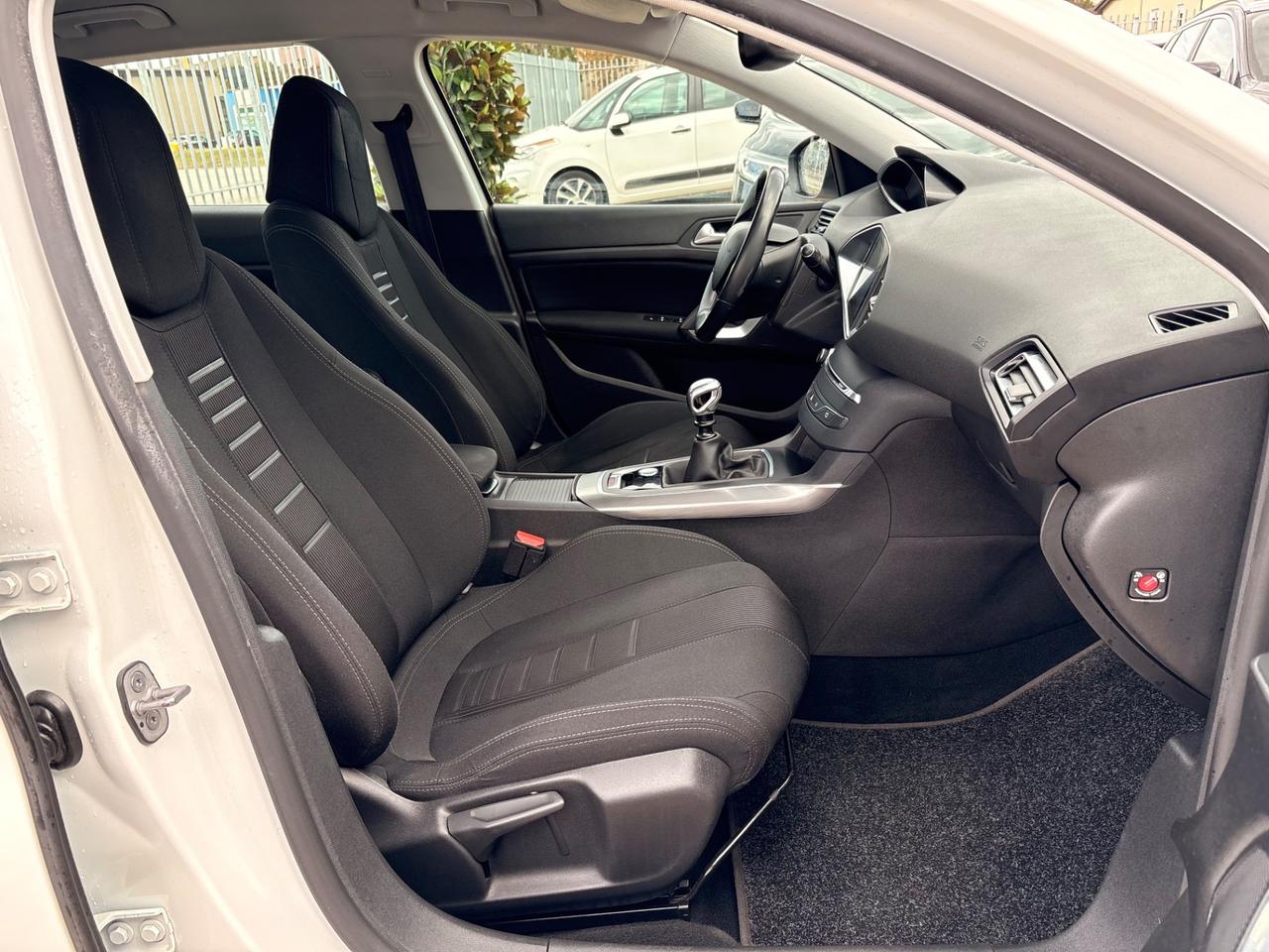 Peugeot 308 1.6 e-HDi 115 CV Stop&Start GT line