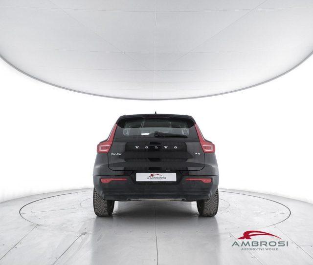 VOLVO XC40 T3 Momentum Core