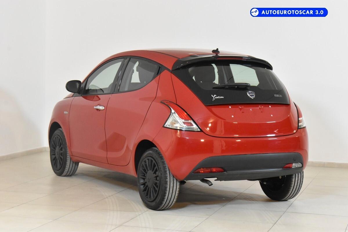 Lancia Ypsilon 1.0 FireFly 5 porte S&S Hybrid Silver