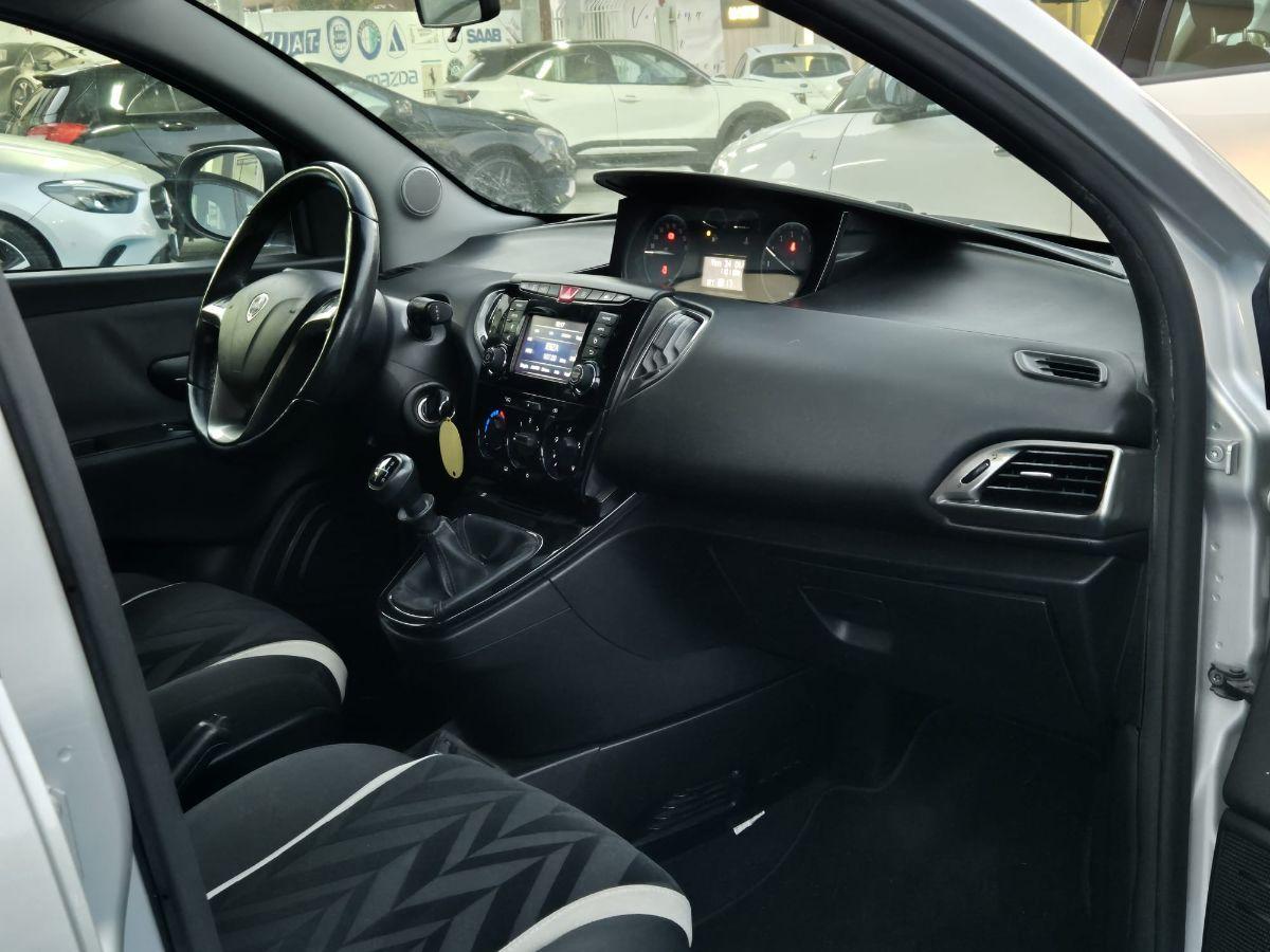 LANCIA - Ypsilon - 1.2 69 CV 5p. Platinum