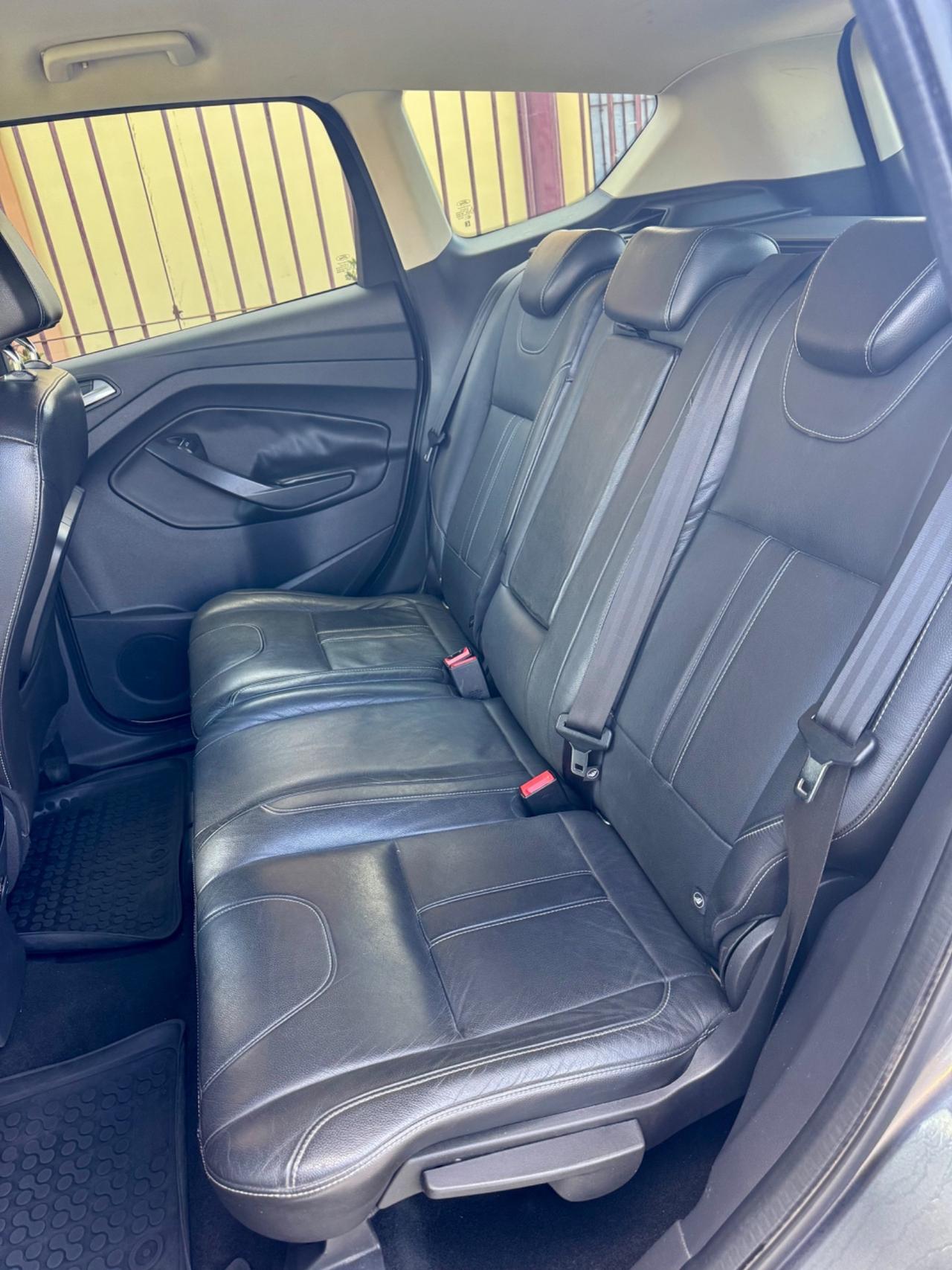 Ford Kuga 2.0 TDCI 140 CV 4WD Powershift Titanium