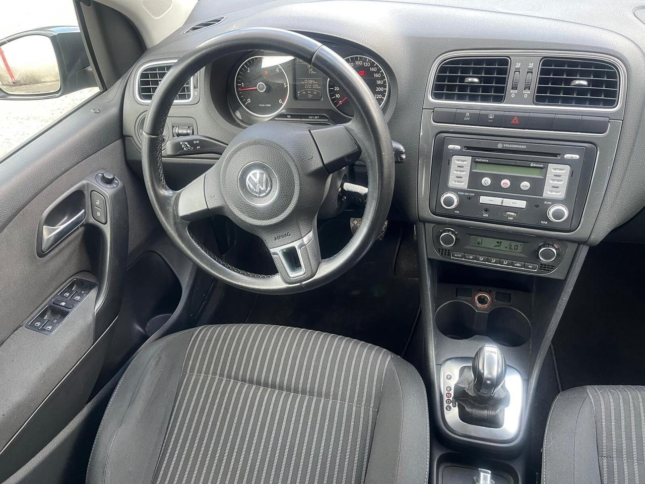 Volkswagen Polo 5P-1.6 tdi- cambio autom-2011