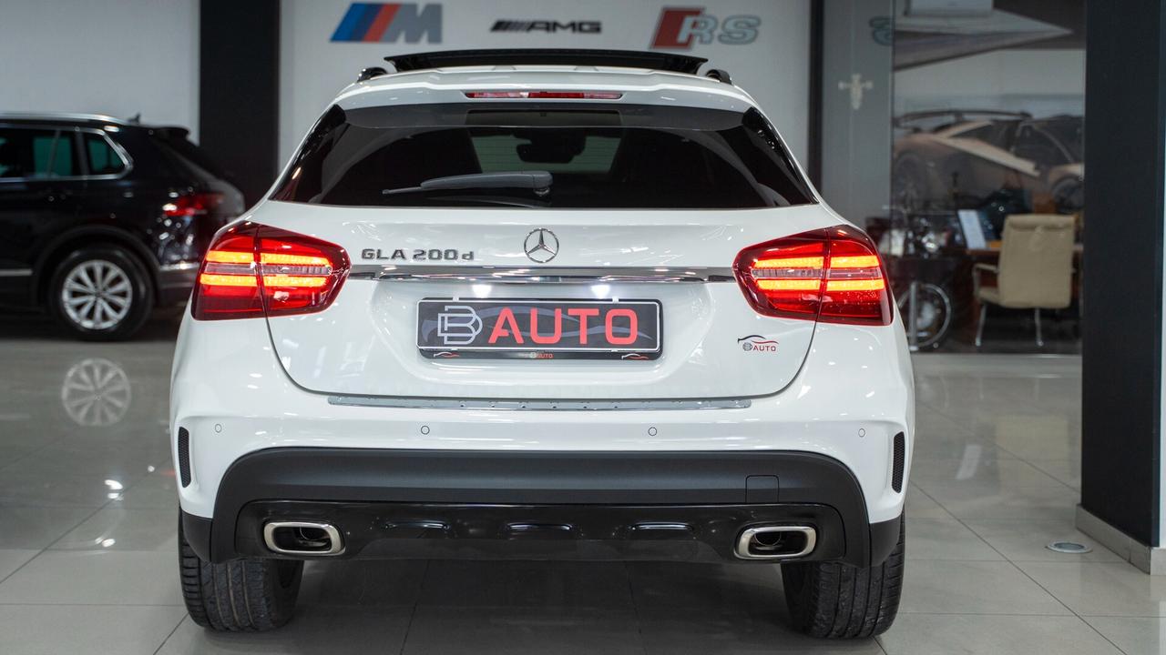 Mercedes-benz GLA 200 D NIGHT EDITION AUTO TETTO CARBONIO NAVI PELLE FULL OPTIONAL