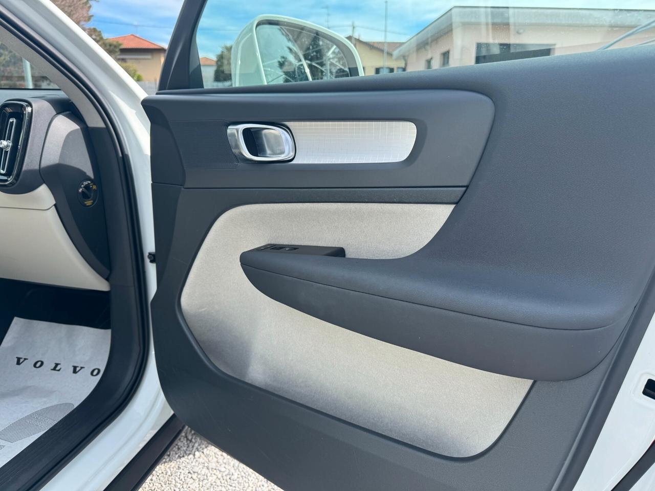 Volvo XC40 T2 Geartronic Momentum Pro