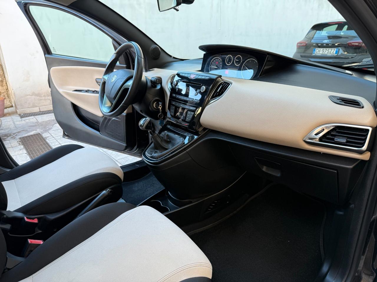 Lancia Ypsilon 1.3 MJT Platinum *TETTO APRIBILE