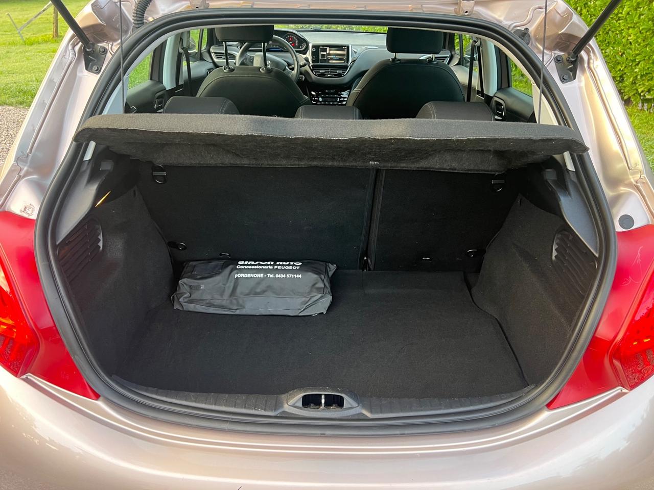 Peugeot 208 1.4 HDi neopatentati