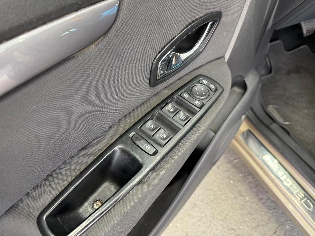 Renault Scenic MARCIANTE MA FRIZIONI DA ESEGUIRE