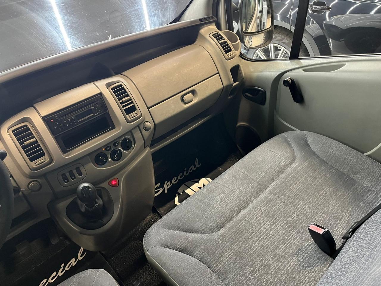 Renault Trafic T29 2.0 dCi/90 PL-TN Passenger Confort 9 POSTI