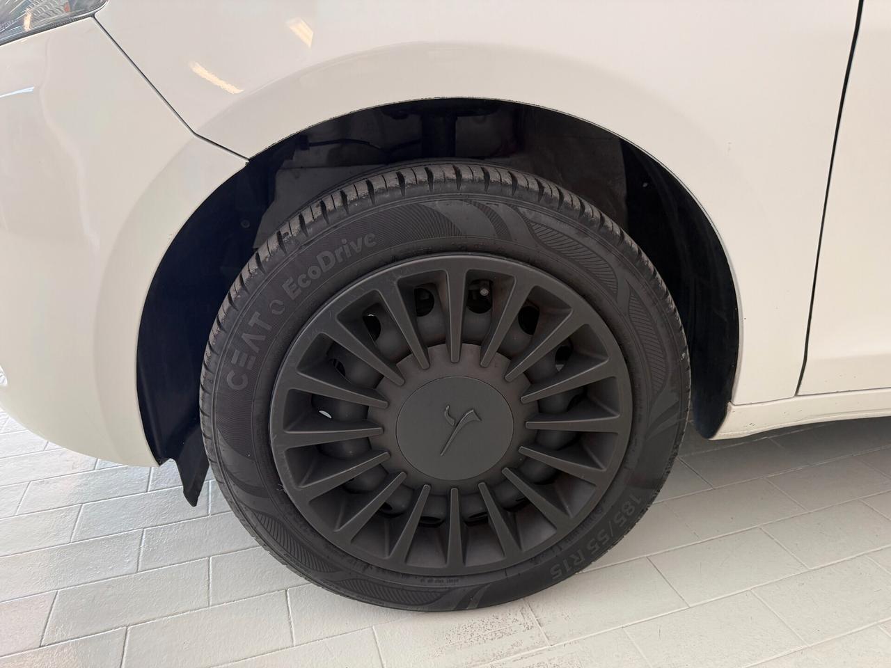 Lancia Ypsilon 1.0 FireFly 5 porte S&S Hybrid Silver