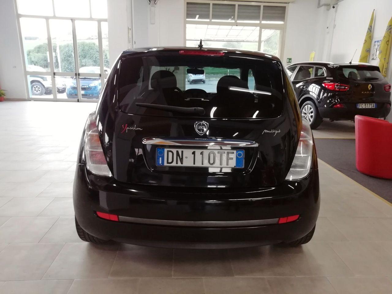 Lancia Ypsilon 1.3 MJT 105 CV Sport MomoDesign