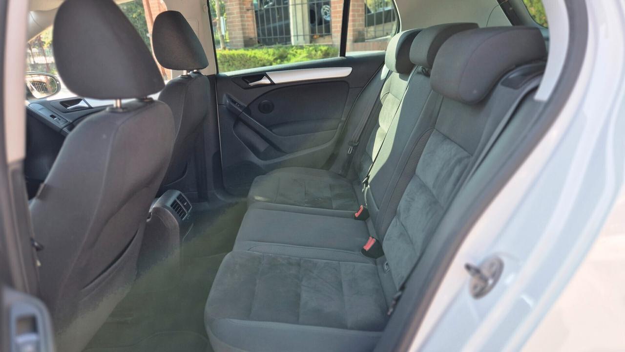 Volkswagen Golf 1.6 105cv/Automatica/ Adatta Neopatentati