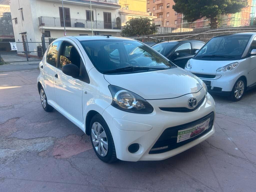 Toyota Aygo 1.0 2014 5p Lounge Connect MMT