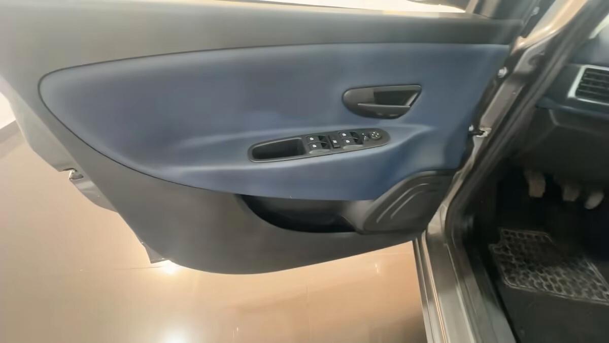 Lancia Ypsilon 1.0 FireFly 5 porte S&S Hybrid Platino
