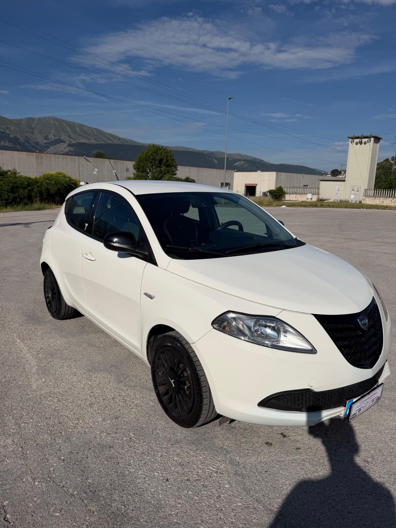 Lancia Ypsilon 1.2 69 CV 5 porte Elefantino