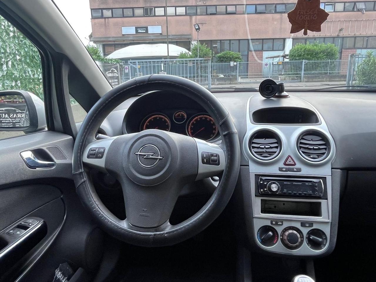 Opel Corsa 1.2 5 porte Cosmo