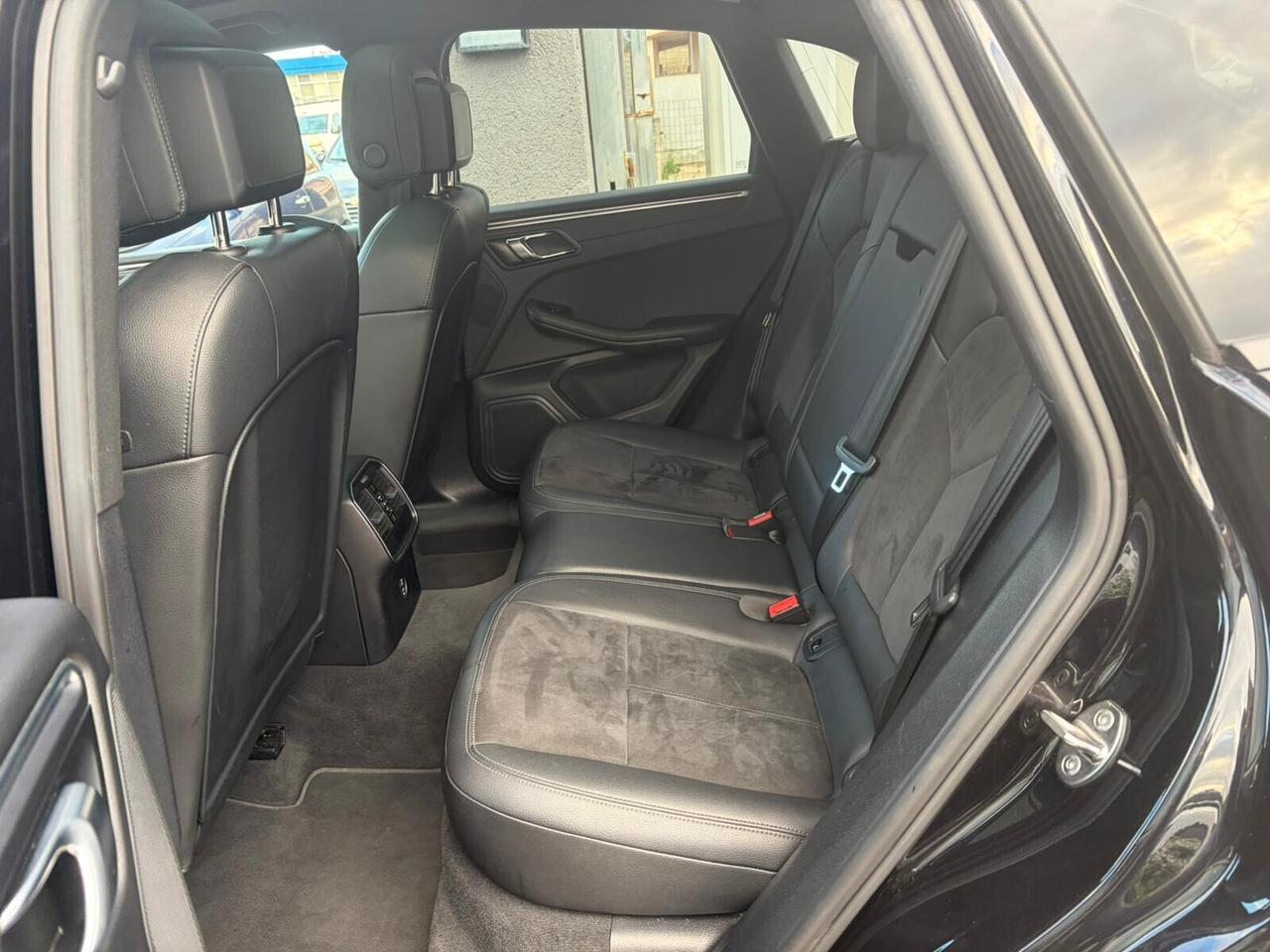 PORSCHE MACAN FULL - PANORAMA