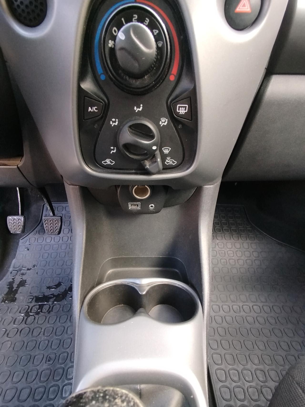 Toyota Aygo 1.0 VVT-i 72 CV 5 porte x-business