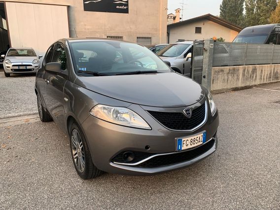 Lancia Ypsilon 1.2 69 Cv 5 Porte Gpl Ecochic Gold