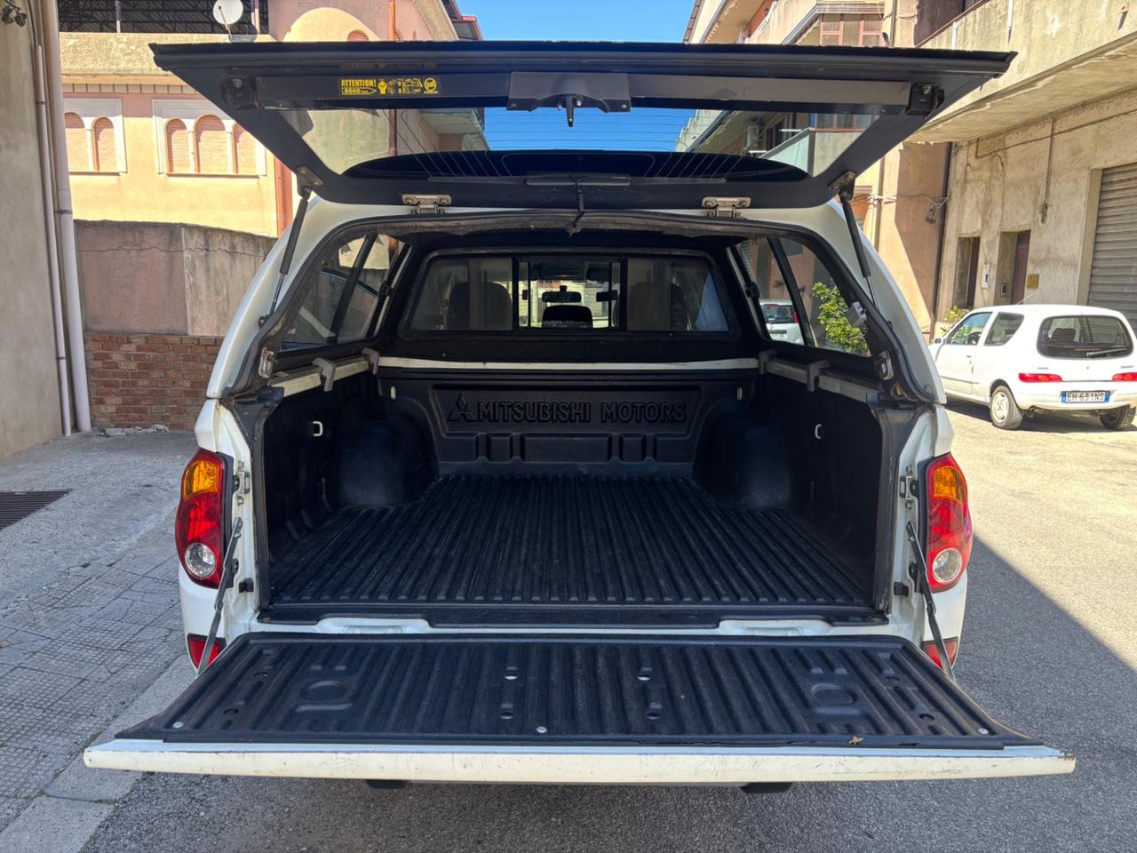 Mitsubishi L200 2.5 DI-D/136CV DC Invite Plus