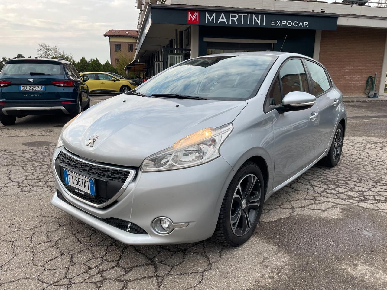 Peugeot 208 1.4 HDi 68 CV 5 porte Allure DISTRIBUZIONE NUOVA