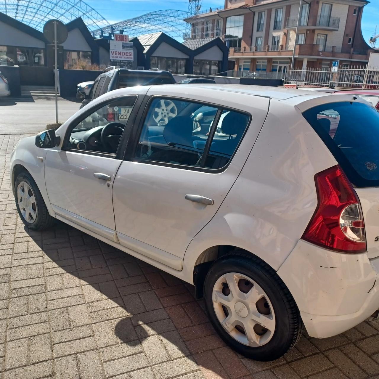 153.628KM ECONOMICA GPL DI FABBRICA SANDERO 1.4