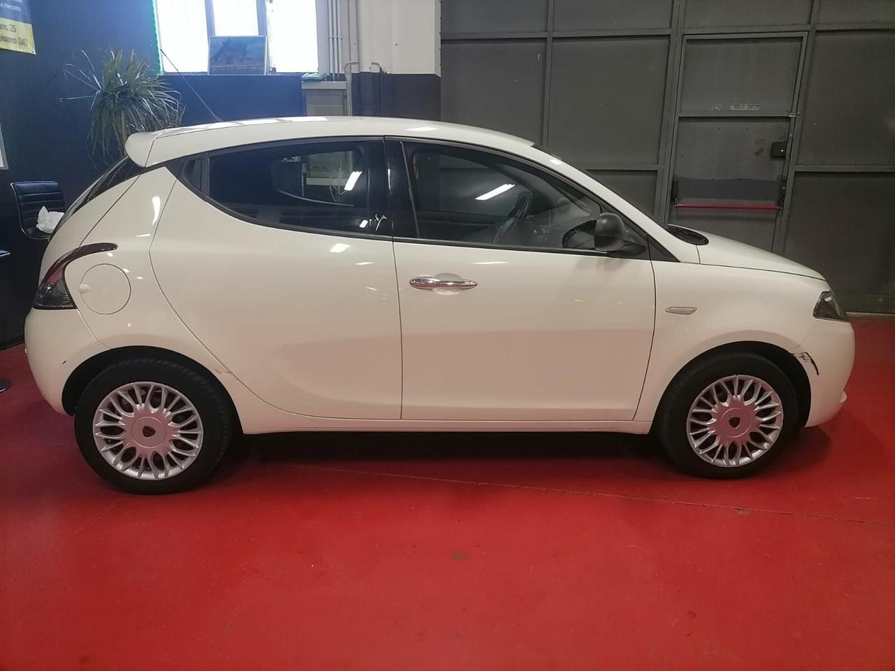 Lancia Ypsilon 1.2 69 CV 5 porte Gold Platinum