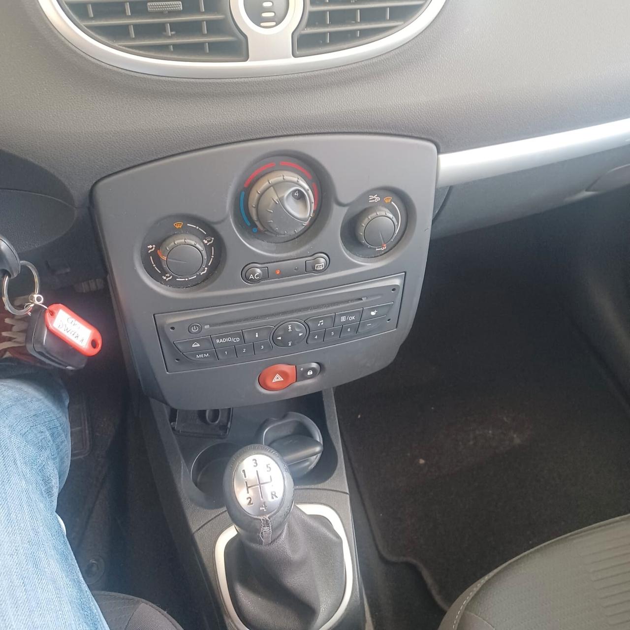 128.548KM CLIO 1.2 PERFETTA OK NEOPATENTATI