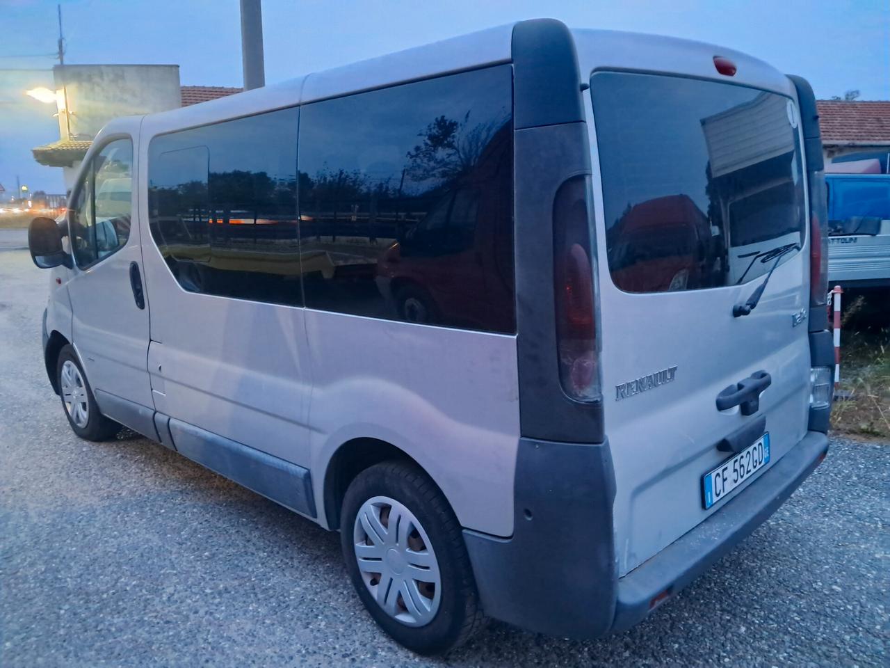 VIVARO 6 POSTI AUTOCARRO