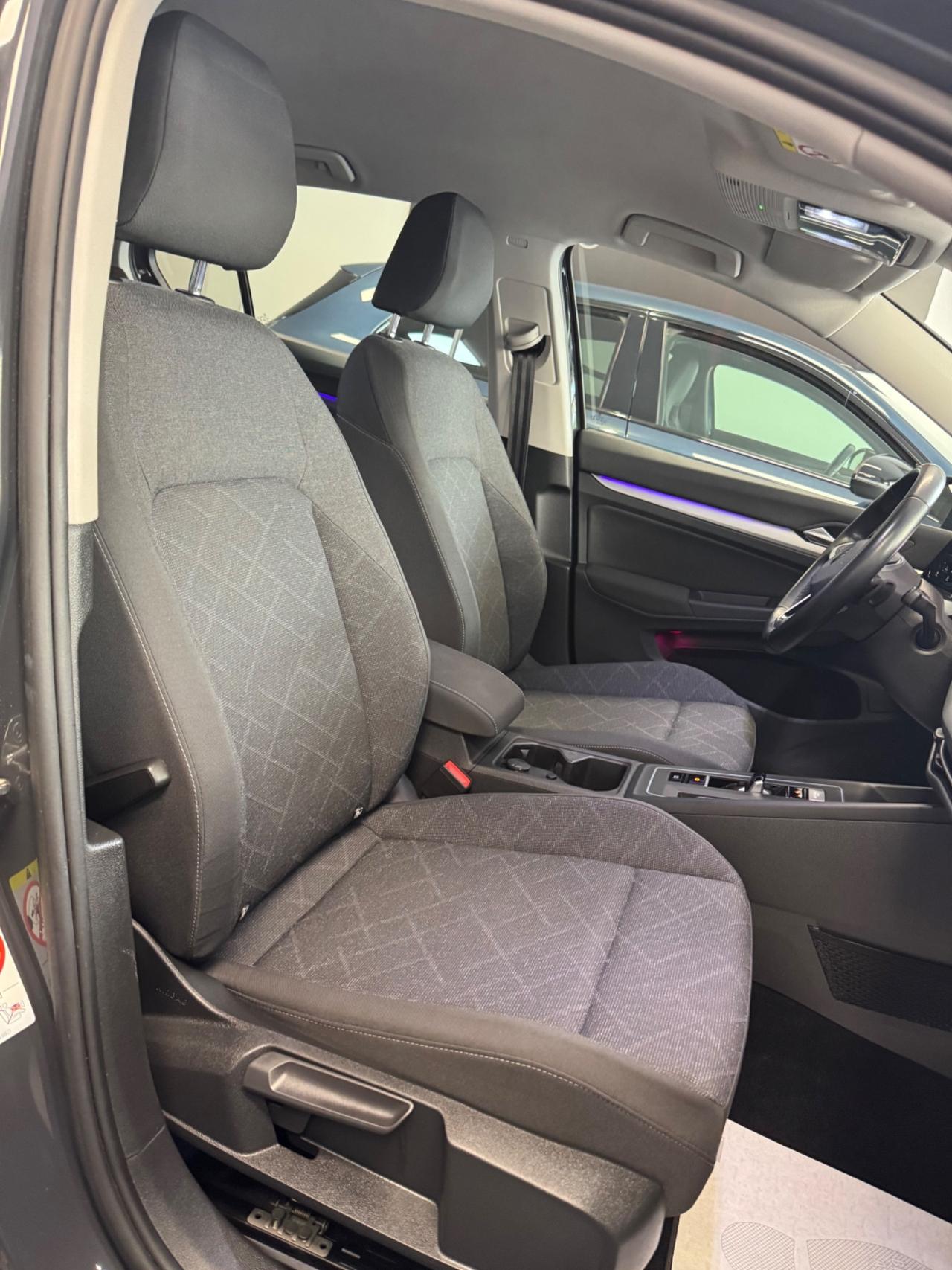 Volkswagen Golf 8 2.0 TDI R-Line Finanziabile