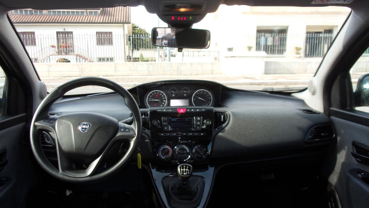 Lancia Ypsilon 1.0 FireFly 5 porte S&S Hybrid Ecochic Gold