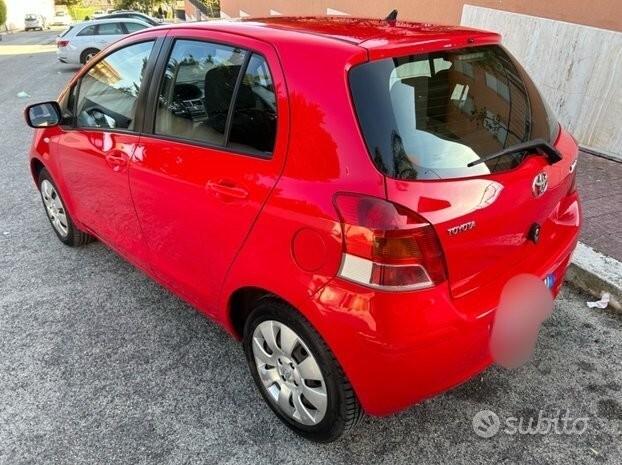 Toyota Yaris 1.0 5 ideale per neo patentati