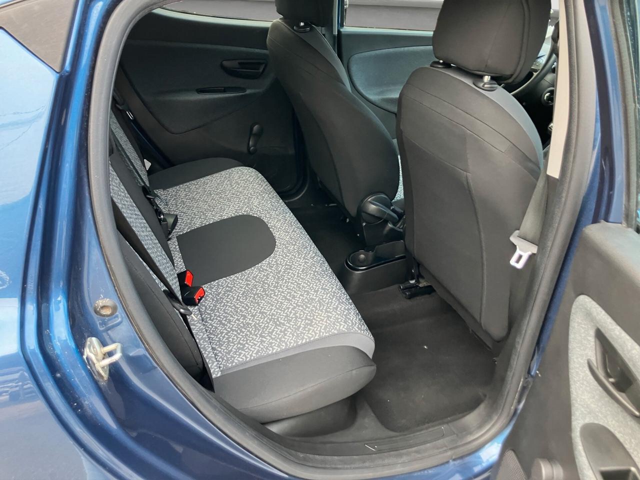 Lancia Ypsilon 1.0 FireFly 5 porte S&S Hybrid Silver