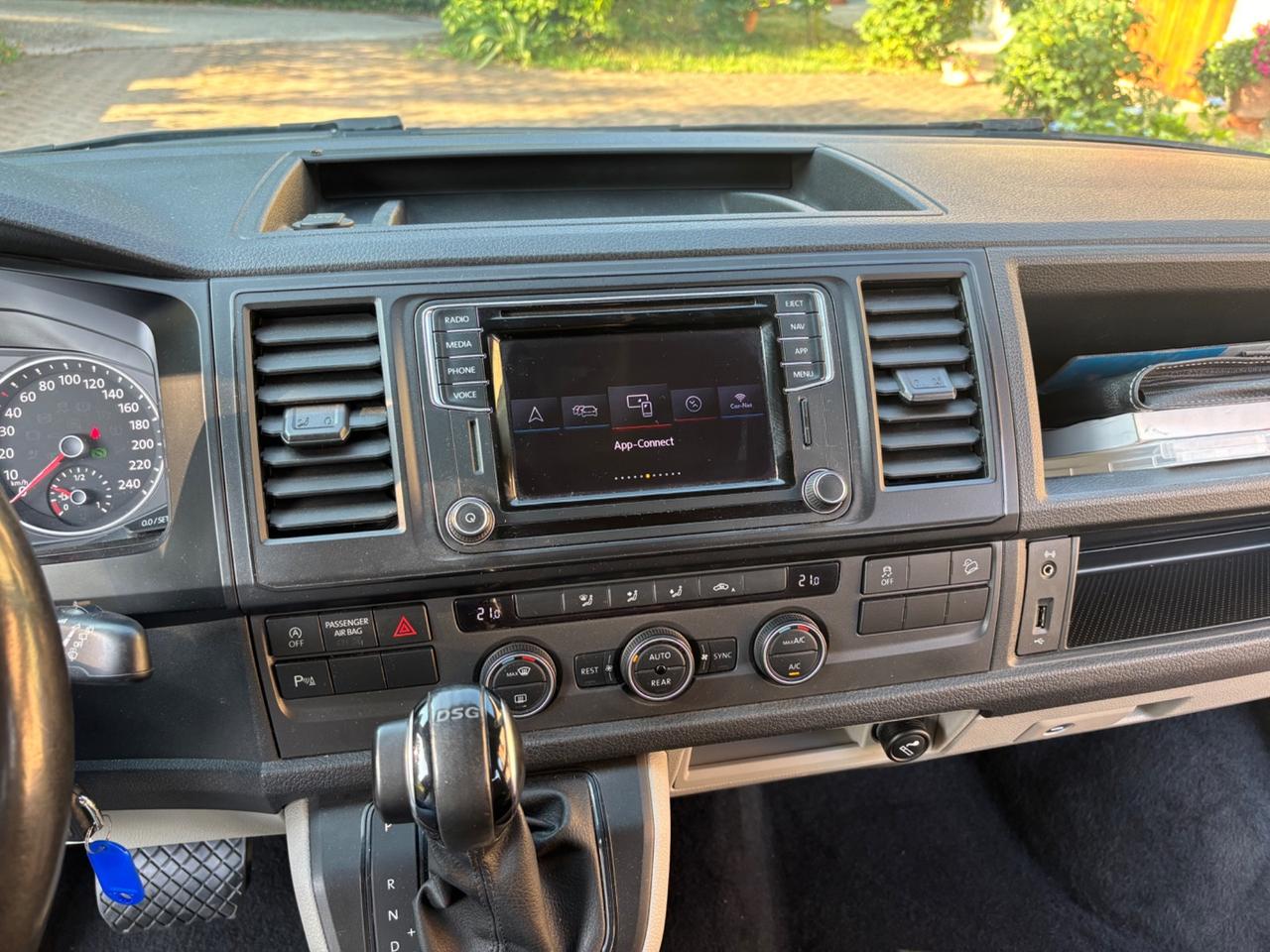 Volkswagen Caravelle 2.0 TDI 204CV DSG 4 Motion 8 Posti