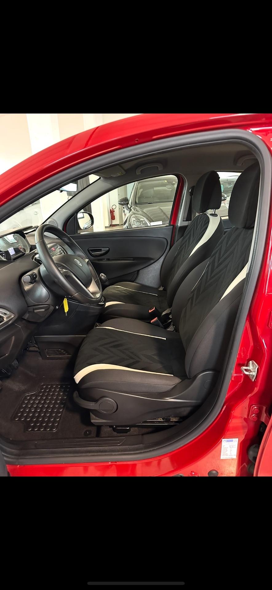 Lancia Ypsilon 1.3 MJT 16V 80 CV 5 porte S&S Platinum